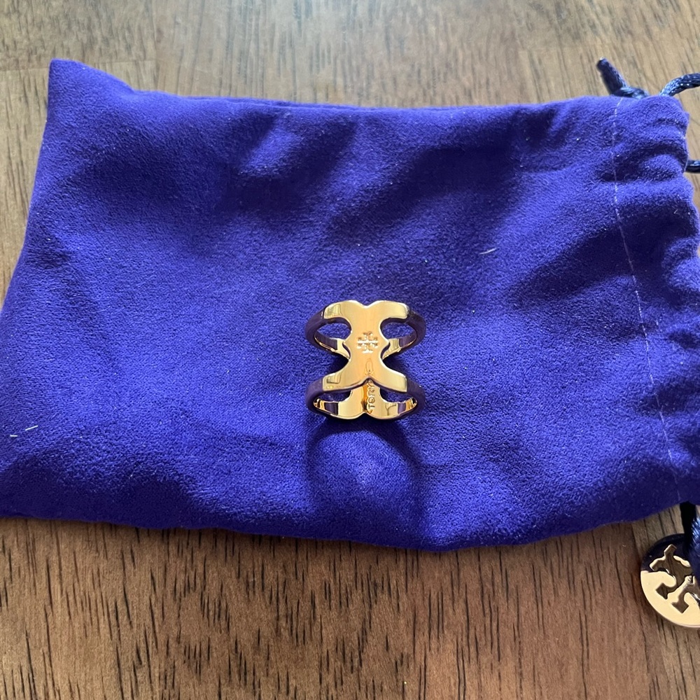 Tory Burch Gemini Ring - Gold. Size 6.